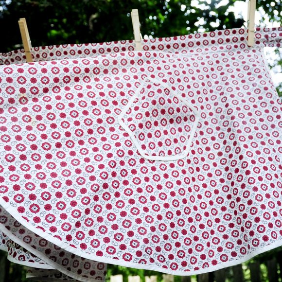 VTG Red & White Floral & Medallion Print Apron - Picture 7 of 8